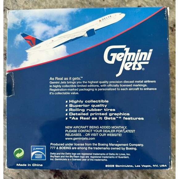 GeminiJets 1:400 Delta Air Lines Boeing 777-200LR N702DN GJDAL777A Airplane - Picture 3 of 8